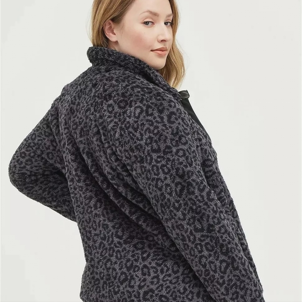 Torrid size 2 cheetah print zip up